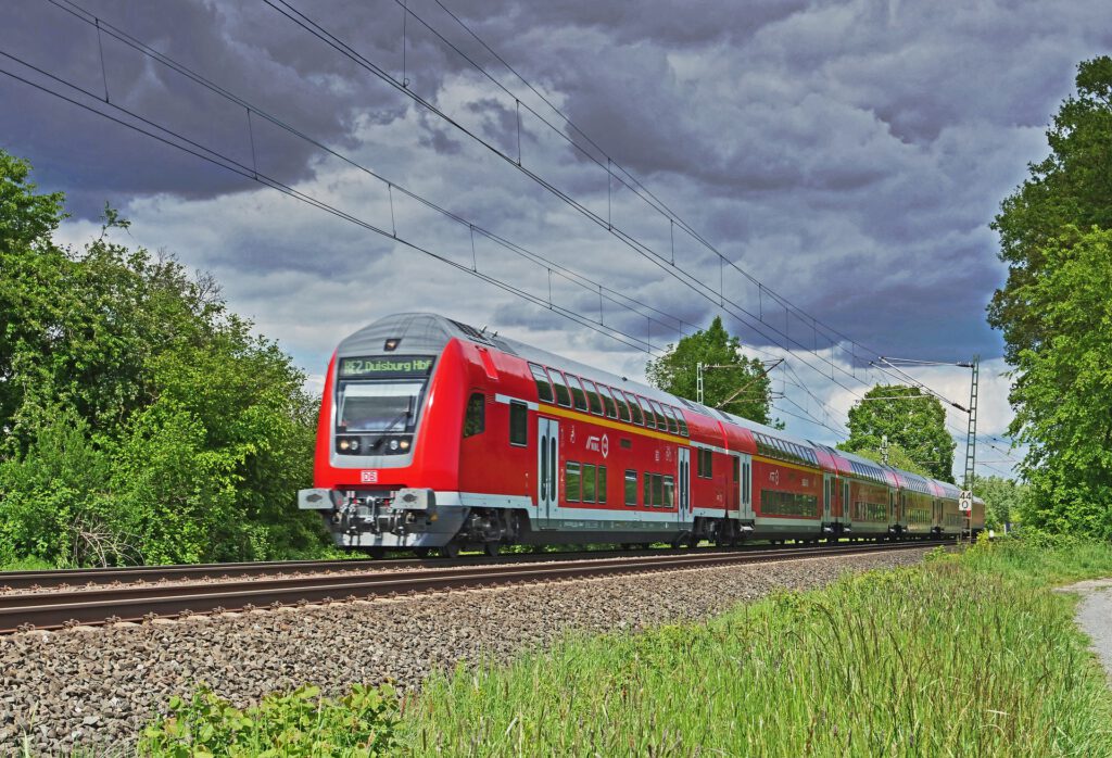 RIP Deutschlandticket: Regionalexpress vor dunklen Wolken